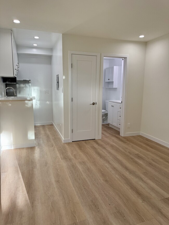 Building Photo - 10340-10360 Bellwood Ave