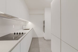 Building Photo - 4555 Av. Bonavista