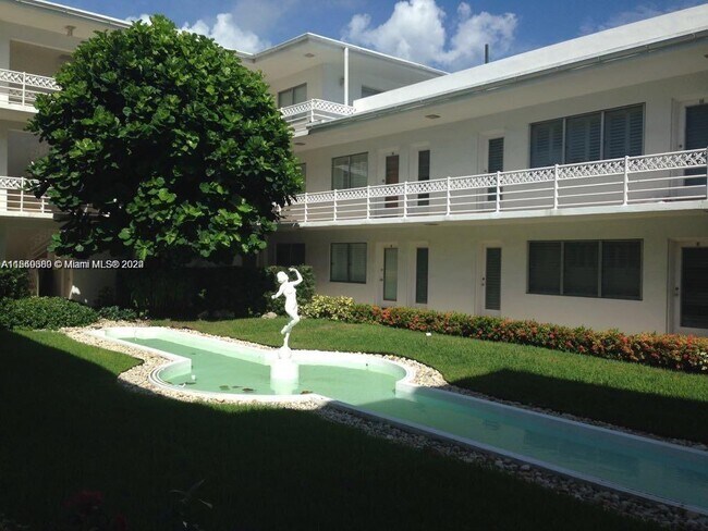 Foto del edificio - 9920 Collins Ave