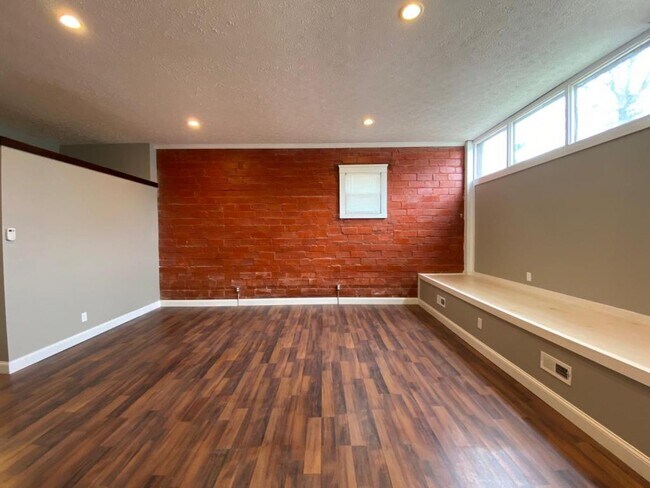 Building Photo - 2082 West 95th Street #03