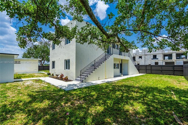 Foto del edificio - 21845 Goulds Ave