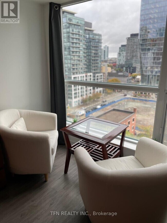 Photo du bâtiment - 230 King St E