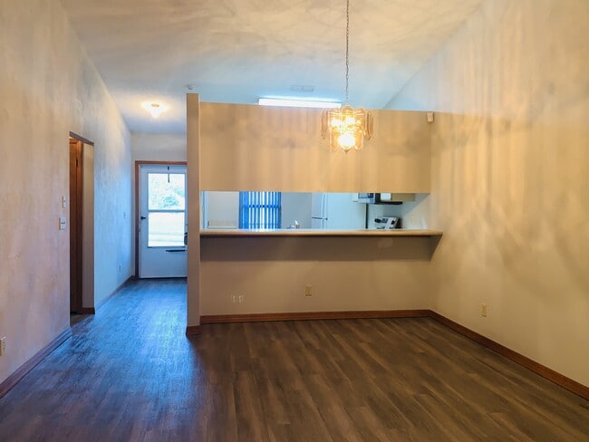 Foto del edificio - 1113 Oak Forest Cir