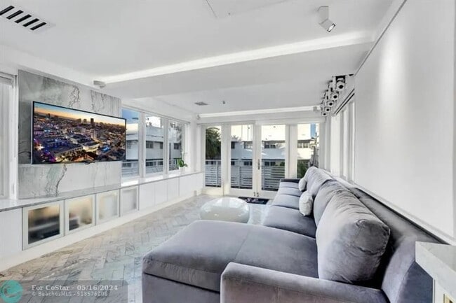 Building Photo - 124 11th St