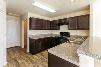 Building Photo - 802 Desoto Dr