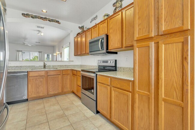 Building Photo - Beautiful 3 bedroom, 2 bath in great Mesa location!