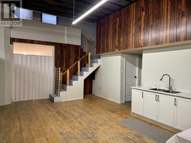 Photo du bâtiment - 450 Spadina Ave.