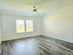Building Photo - 5029 Almond Ter Dr
