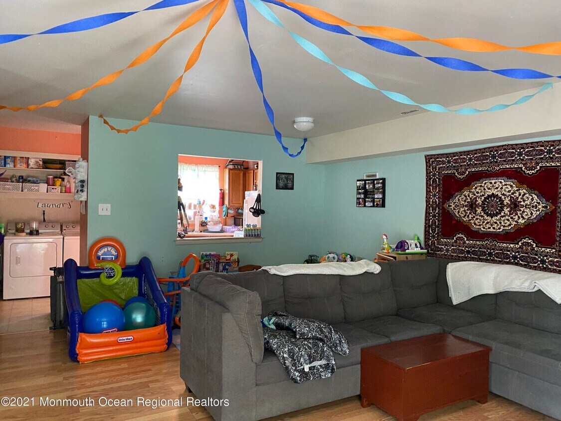 15 S Indian Valley Ct, Little Egg Harbor Twp, NJ 08087 Townhome