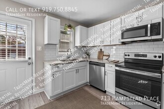 Building Photo - 713 Hampstead Pl