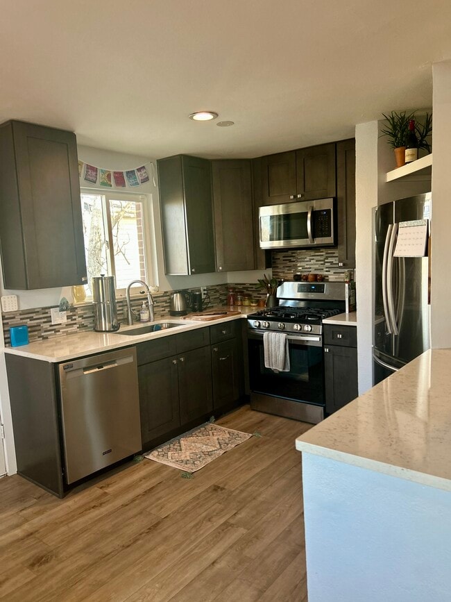 Foto del edificio - 1476 W Dakota Ave