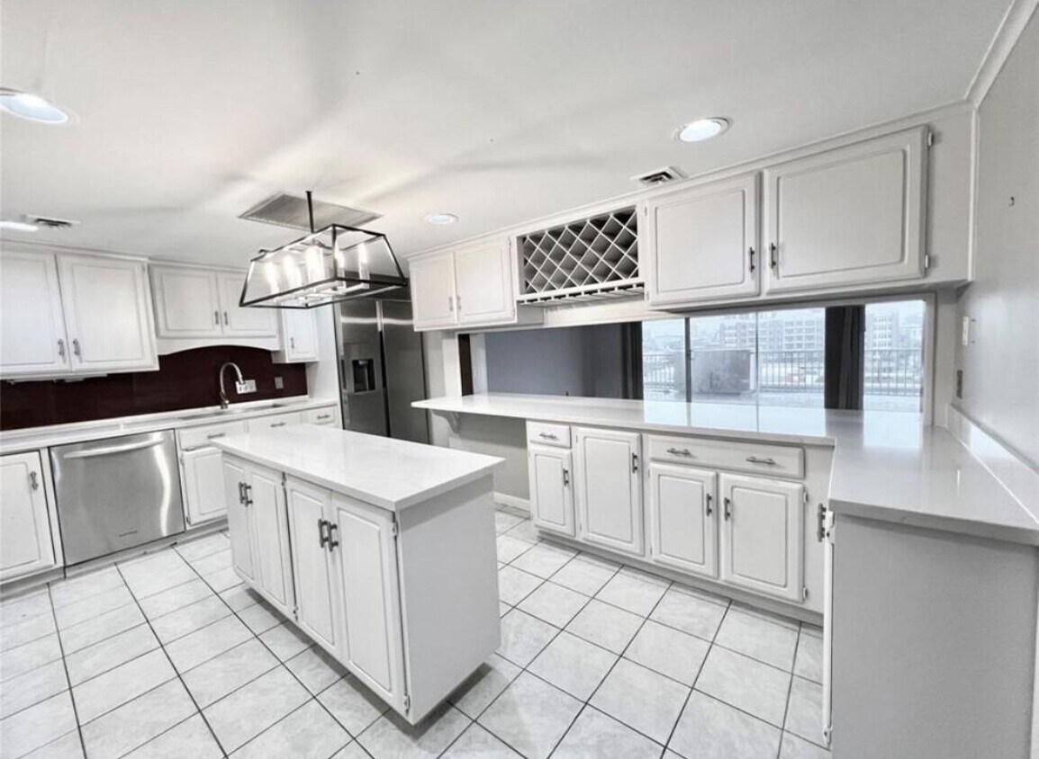 Primary Photo - 2303 Briarwest Blvd