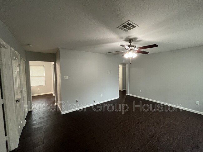 Building Photo - 2929 Sunbeam St