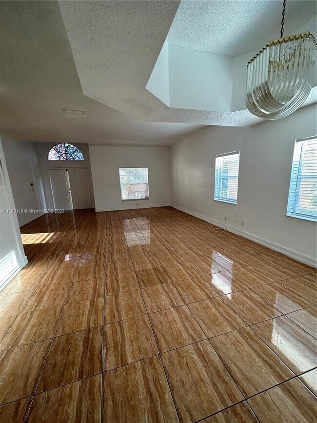 Foto del edificio - 18427 NW 11th St