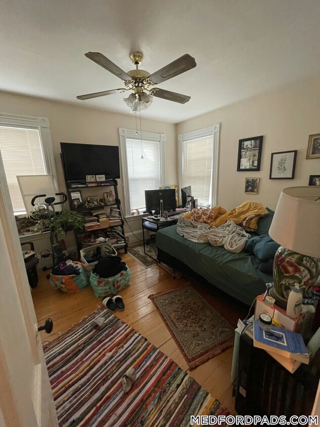 Primary Photo - 74 Sharon St