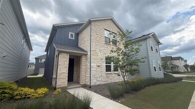 Building Photo - 909 Blossom Ln