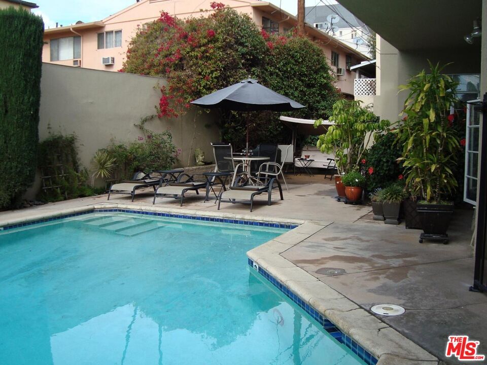 Primary Photo - 1321 Laurel Ave