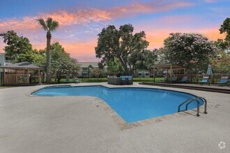 Building Photo - Raintree Apartments