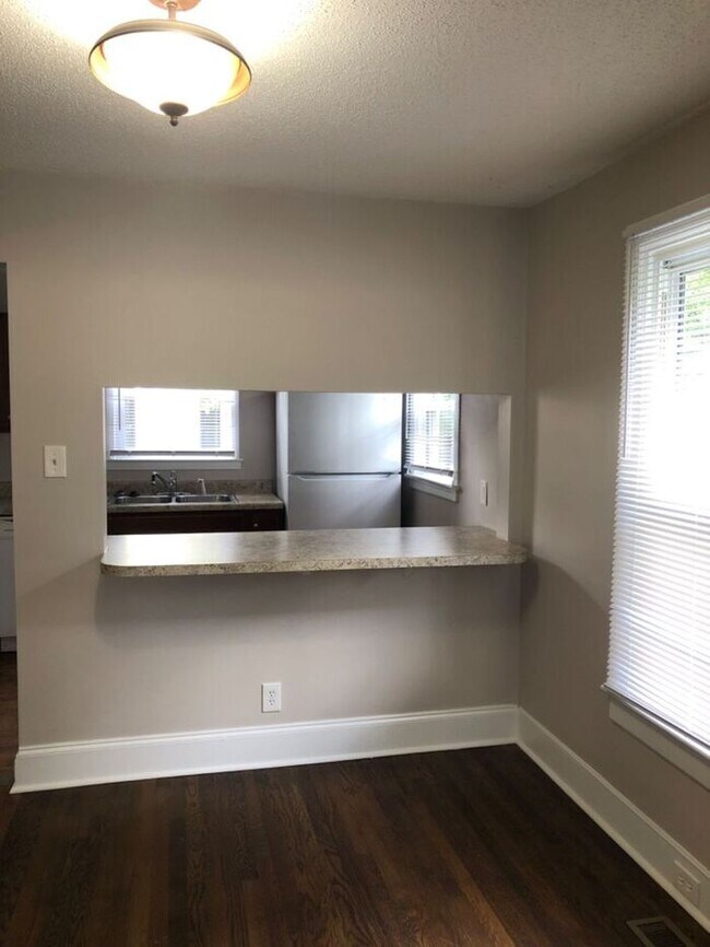 Foto del edificio - Coming Soon! Just off the main road, but in walking distance to everything!