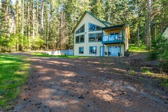 Building Photo - 295 W Rhodena Dr