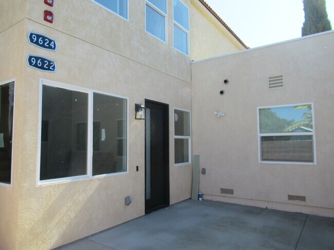 Foto del edificio - 9620 Belmont St