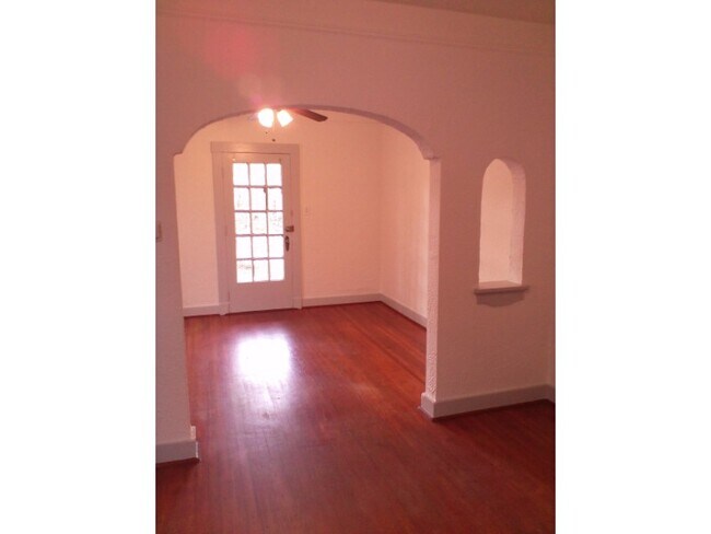 Building Photo - 607 Jefferson Ave
