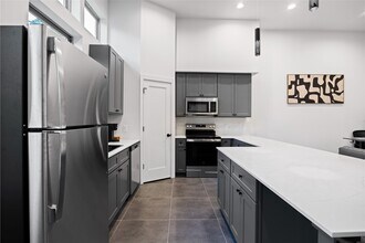 Building Photo - 13918 Bee Flower Ln