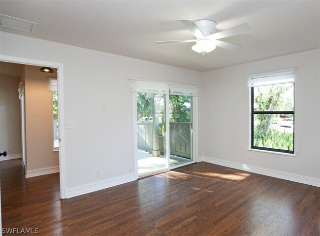 Foto del edificio - 1046 Oak Forest Dr