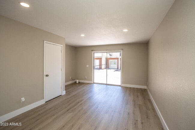 Building Photo - 2819 E Le Marche Ave