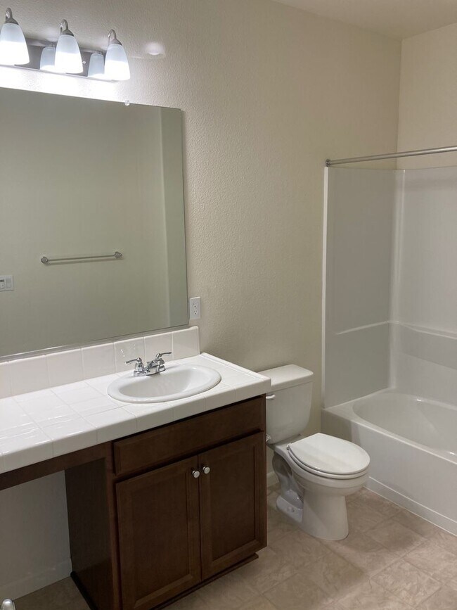 Building Photo - Four Bedroom Home in North Merced!
