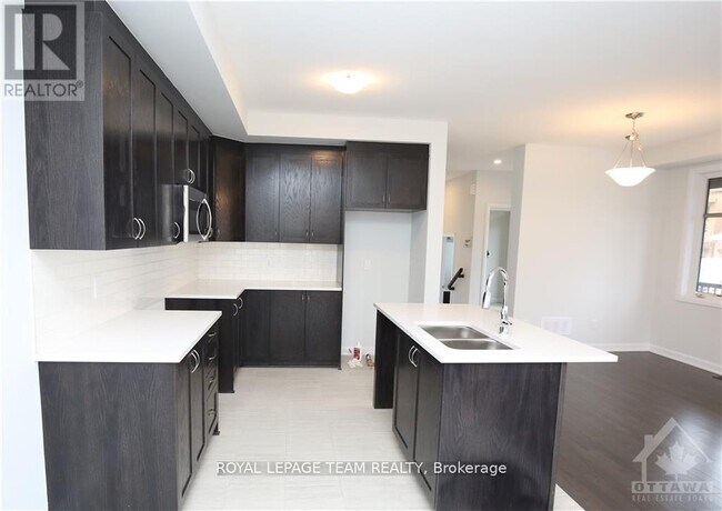 Building Photo - 128 Lynn Coulter St