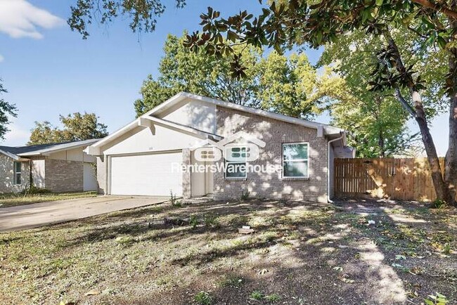 Building Photo - Completely Refreshed Garland Home