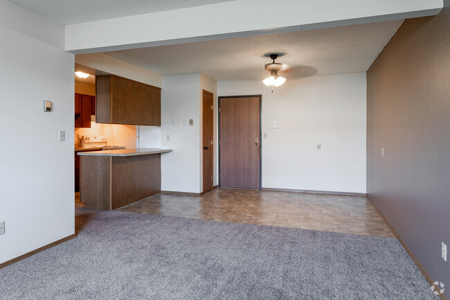 1BR, 1BA - 725SF - Living Room - Lone Oak Apartments