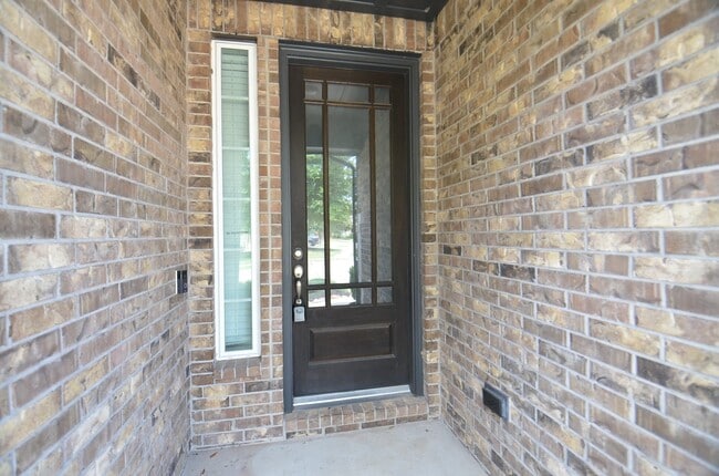 Building Photo - 11134 Honeysuckle Haven Dr