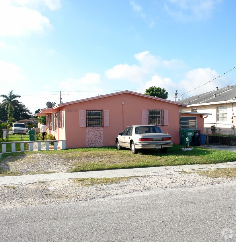 Primary Photo - 11122-11134 SW 5th St