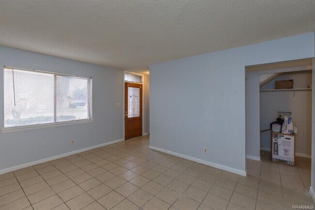 Foto del edificio - 548 Winston Dr