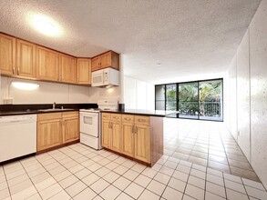 Building Photo - 95-065 Waikalani Dr