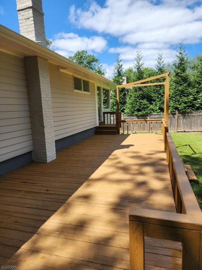 Foto del edificio - 23 Old Farm Rd