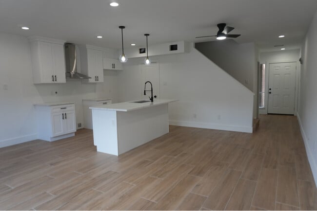 Photo - 11840 Barryknoll Ln Townhome