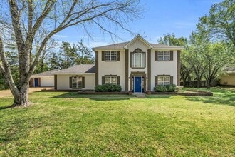 Building Photo - 2311 Shady Wood Dr