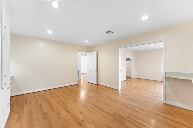 Foto del edificio - 8734 Fairbend St