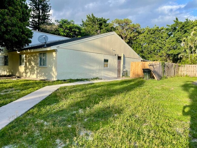 Foto del edificio - 4495 NW 3rd Dr