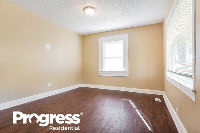 Foto del edificio - 3004 Forestdale Blvd