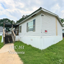 Building Photo - 135 Navasota Dr