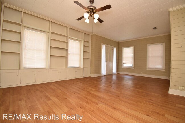 Foto del edificio - 4 br, 2 bath House - 705 W Georgia Ave