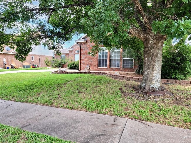 Building Photo - 613 Deercreek Ln