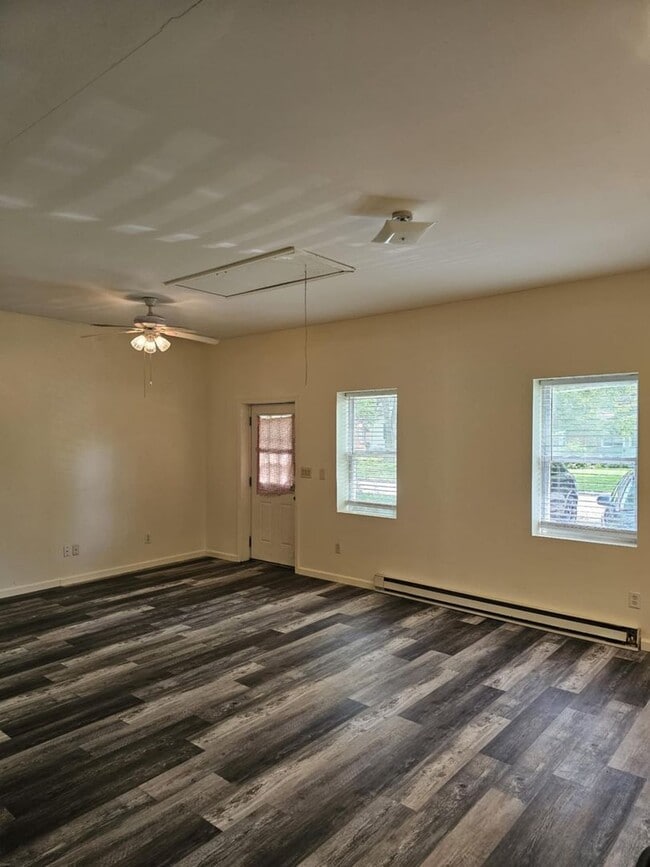 Building Photo - One Bedroom near BGSU Campus