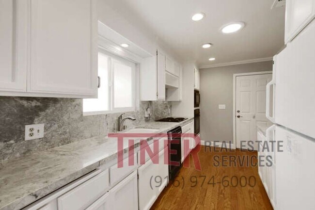 Foto del edificio - 1040 Hampton Rd