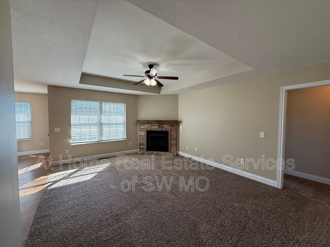 Building Photo - 5562 Sugarpine Dr W