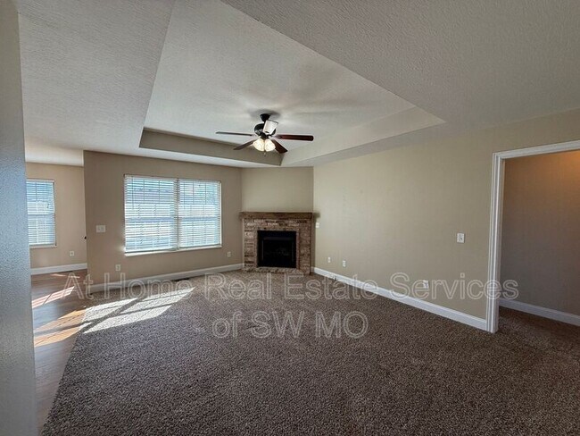 Foto del edificio - 5562 Sugarpine Dr W